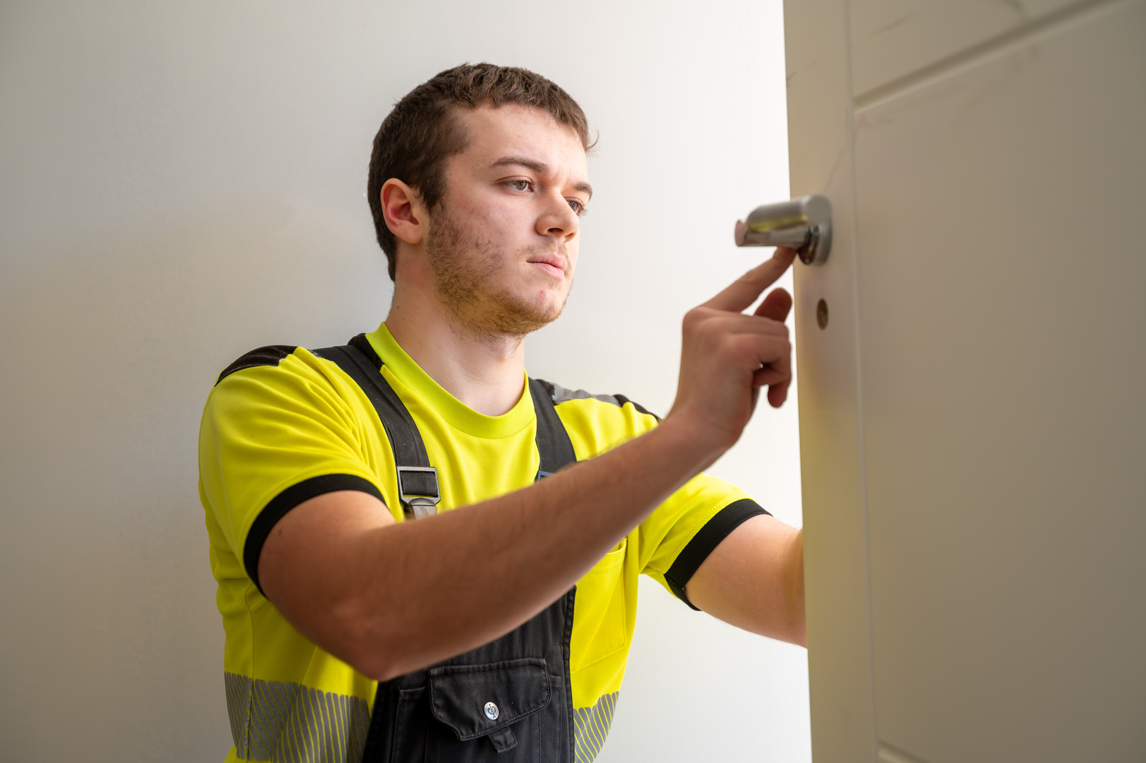 harris fitting a door